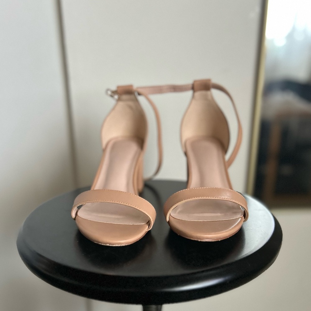 ONE-STRAP BUCKLE BLOCK HEEL SANDALS in SZ 38